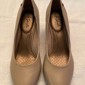 Cream colored Life Stride pumps. 2 1/2 inch heels. Worn one time. Wide.